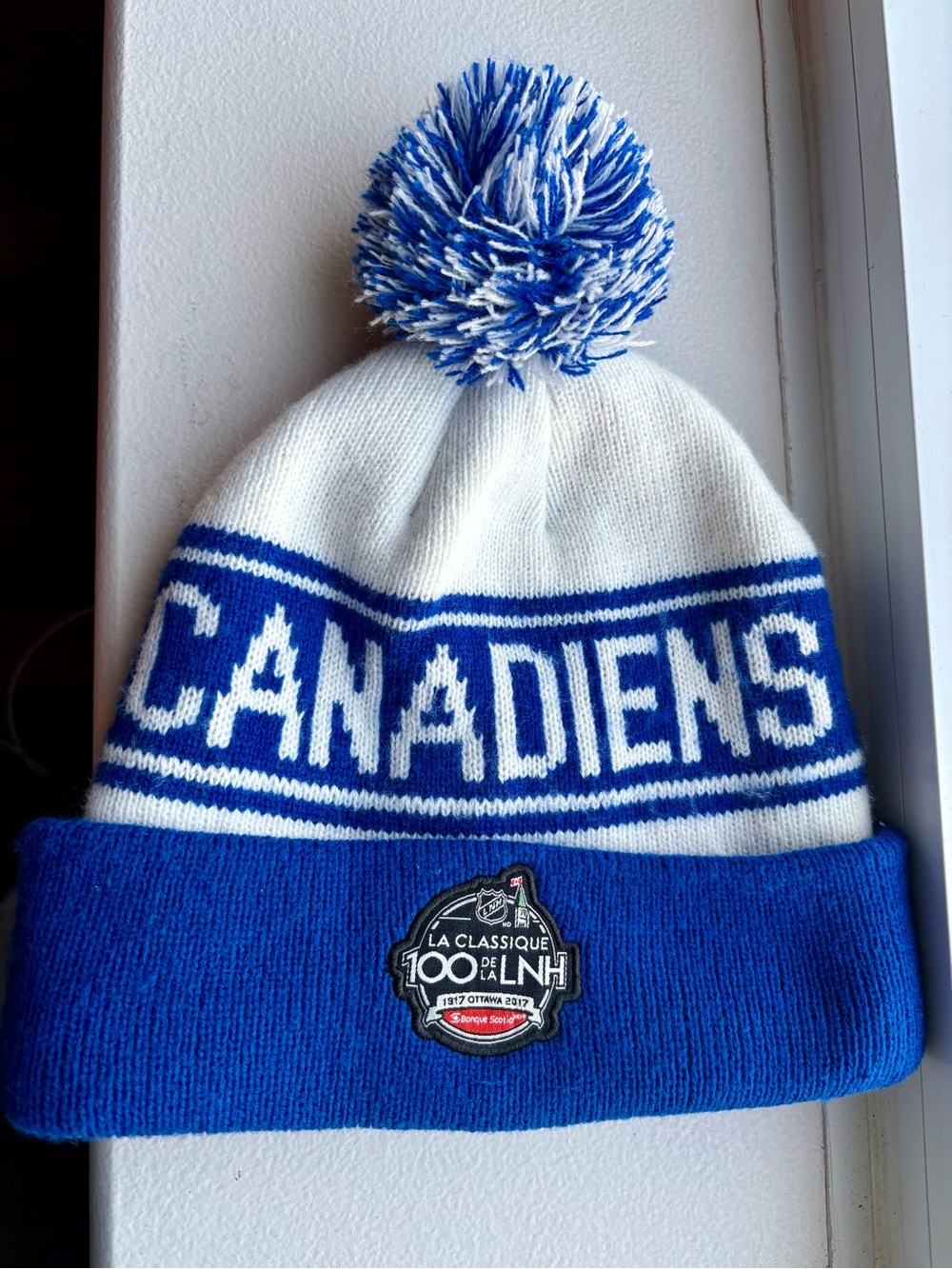 Montreal Canadiens Pom Beanie collector Classic 100 LNH - Picture 2 of 3